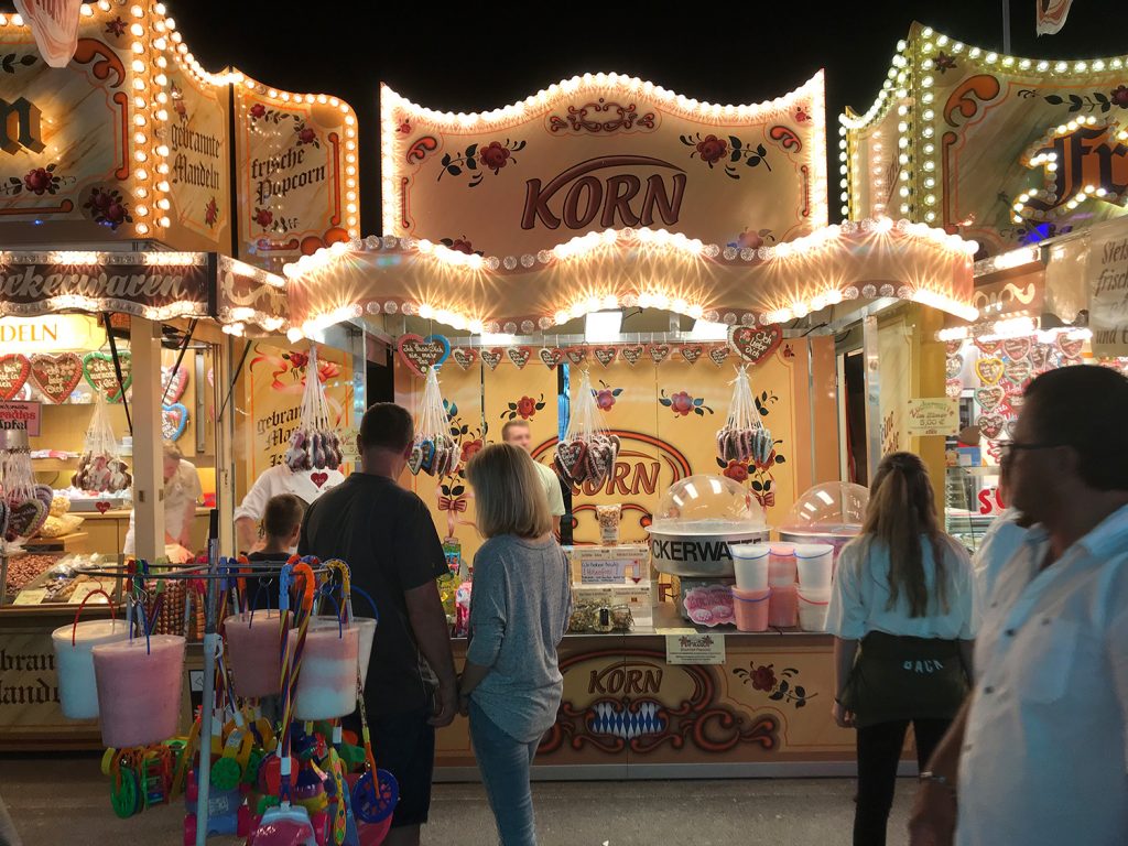 New Booth, Michael Korn Schaustellerbetrieb - Bayreuth, "Bayreuther Volksfest”, night view.